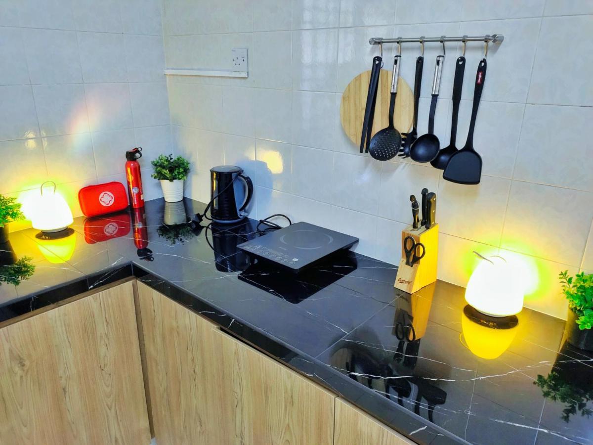 Semi-Detached, Up To 21 Pax, 4 Bedrooms, 3 Bathrooms, 4 Car Parks By Star Home Bayan Lepas Bagian luar foto